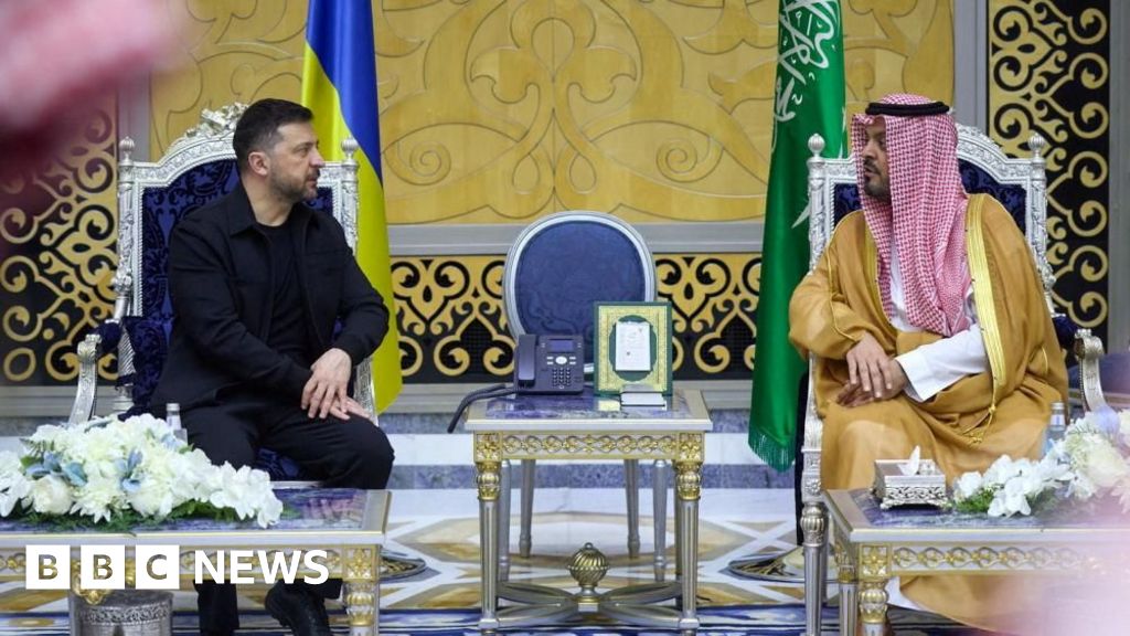Zelensky visits Saudi Arabia after offering Ukraine's drone expertise - BBC