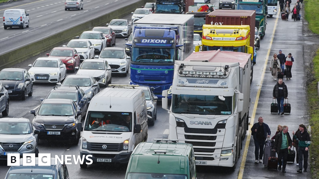 Dublin Airport issues travel guidance as Irish fuel protests continue