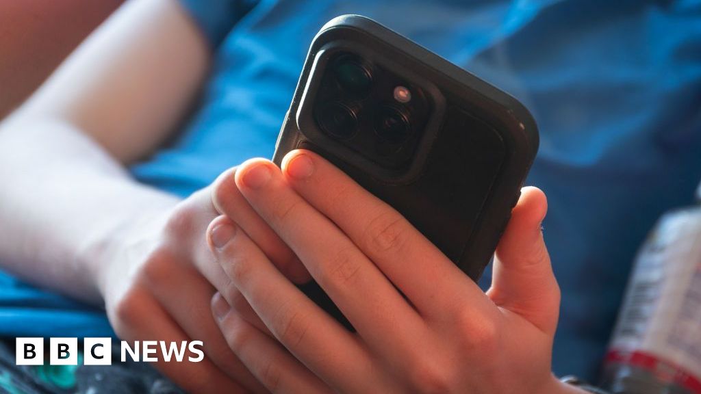 Meta pulls Facebook ads recruiting for social media addiction lawsuits