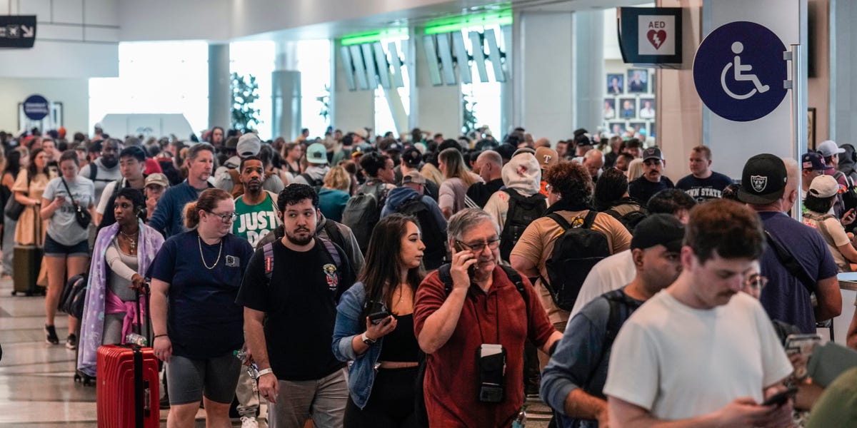 Unpaid TSA staff are calling out in big numbers. Here are the 5 airports where the problem is worst. - Business Insider