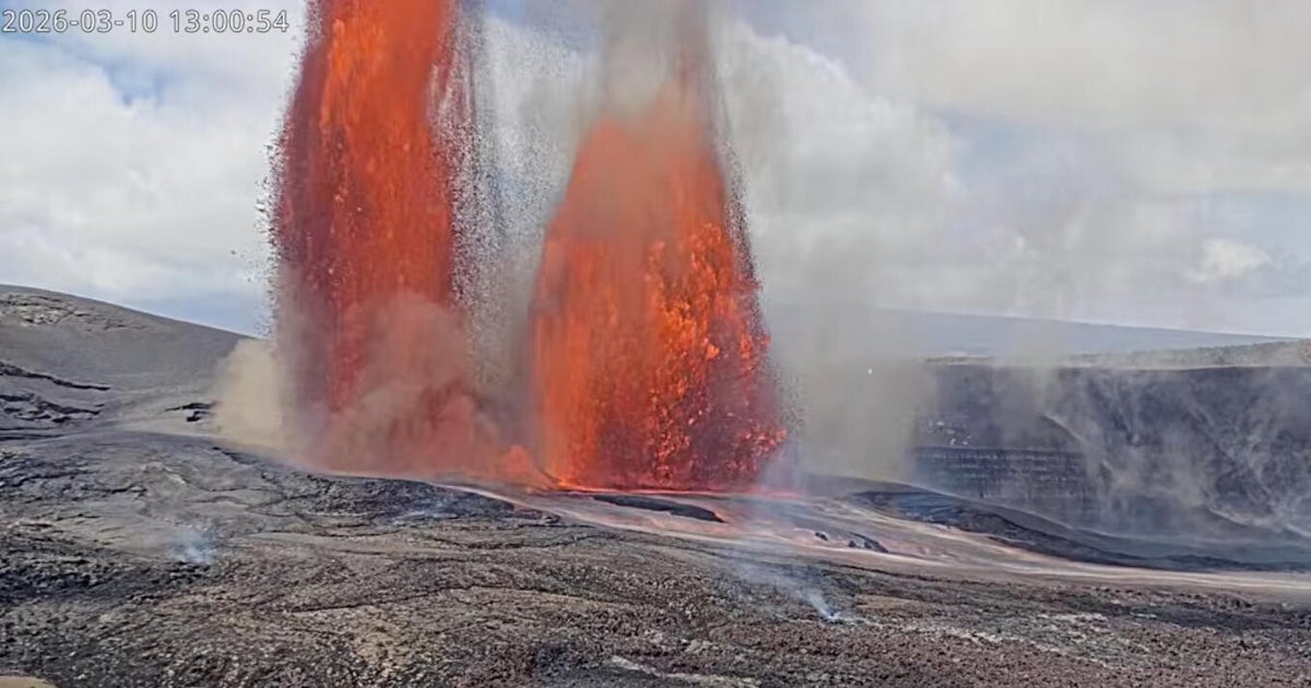 Hawaii's Kilauea volcano eruptions shoot fountains of lava 1,000 feet in the air, triggering ash warnings - CBS News