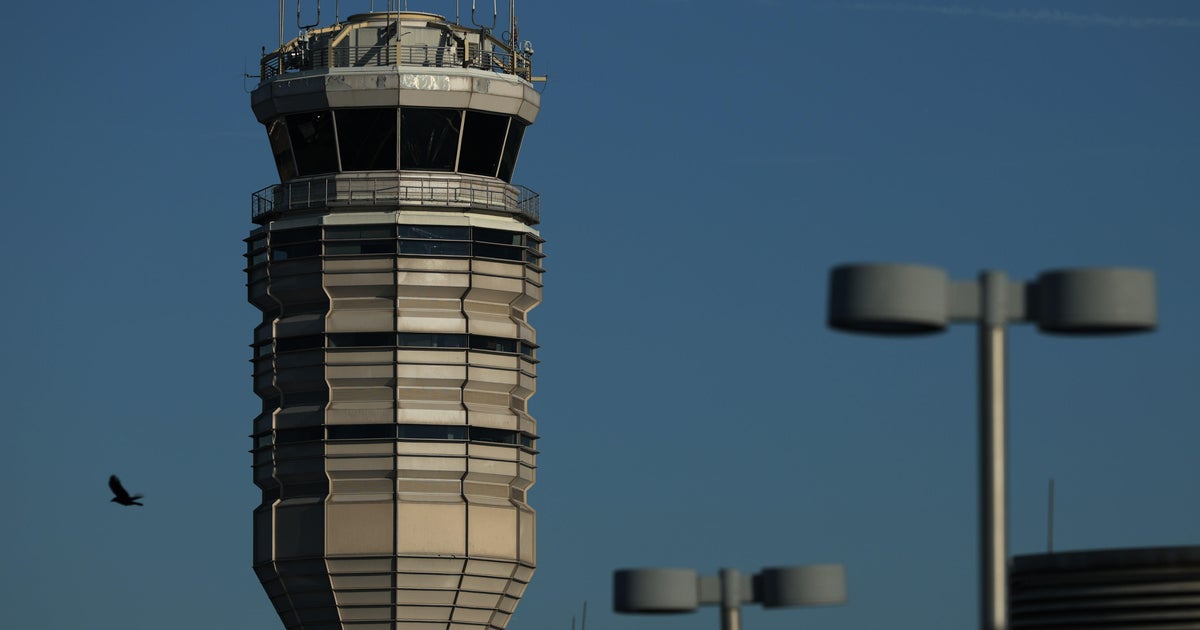 Documents reveal 2 close calls 1 day before deadly crash at D.C. airport