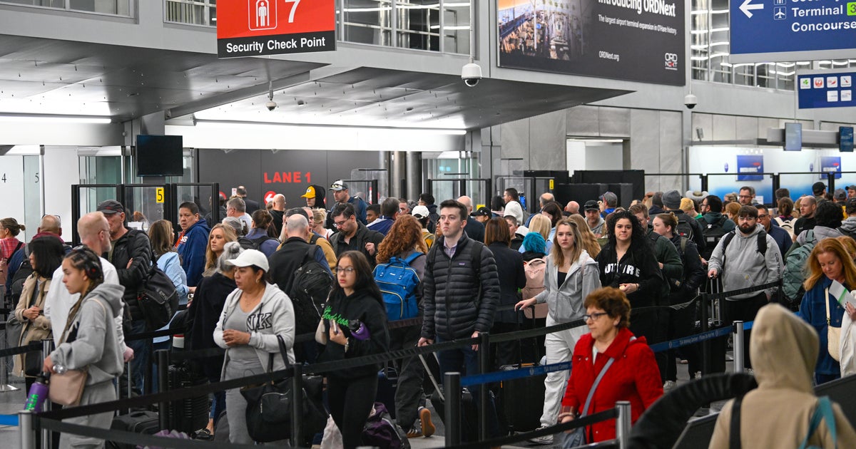 TSA absences double during shutdown, 300 officers quit, as some airports see longer security lines - CBS News