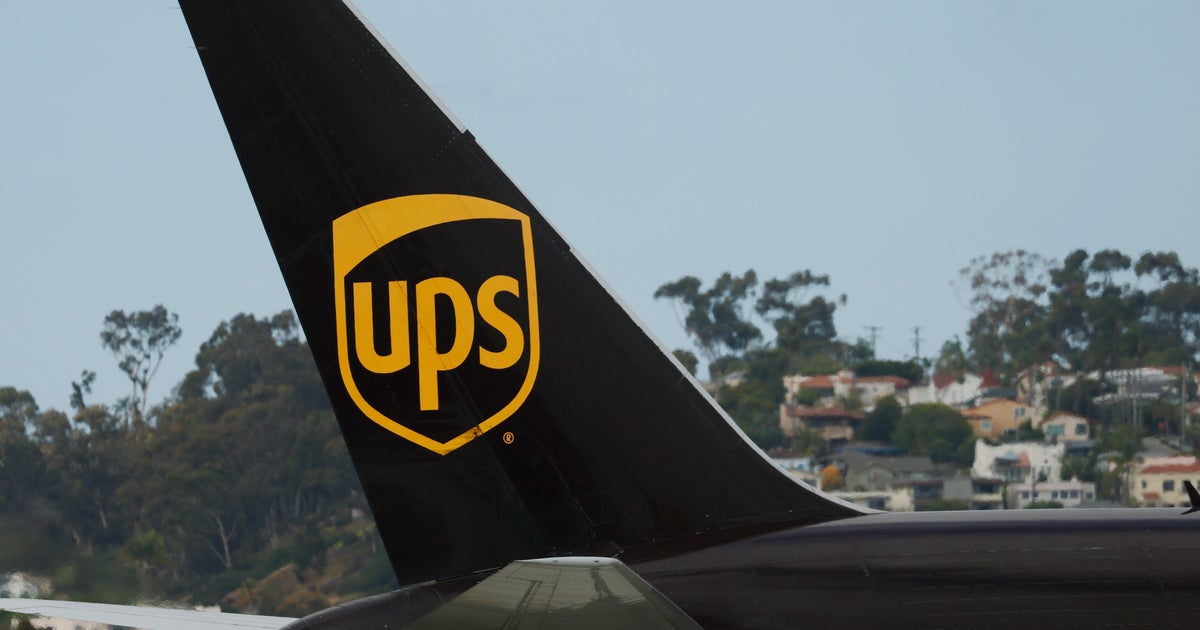 UPS plane aborts landing as jet nears runway: "What are you doing?"