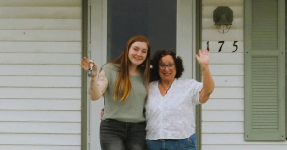 Illinois woman works 3 jobs to make dream possible for her and her grandmother