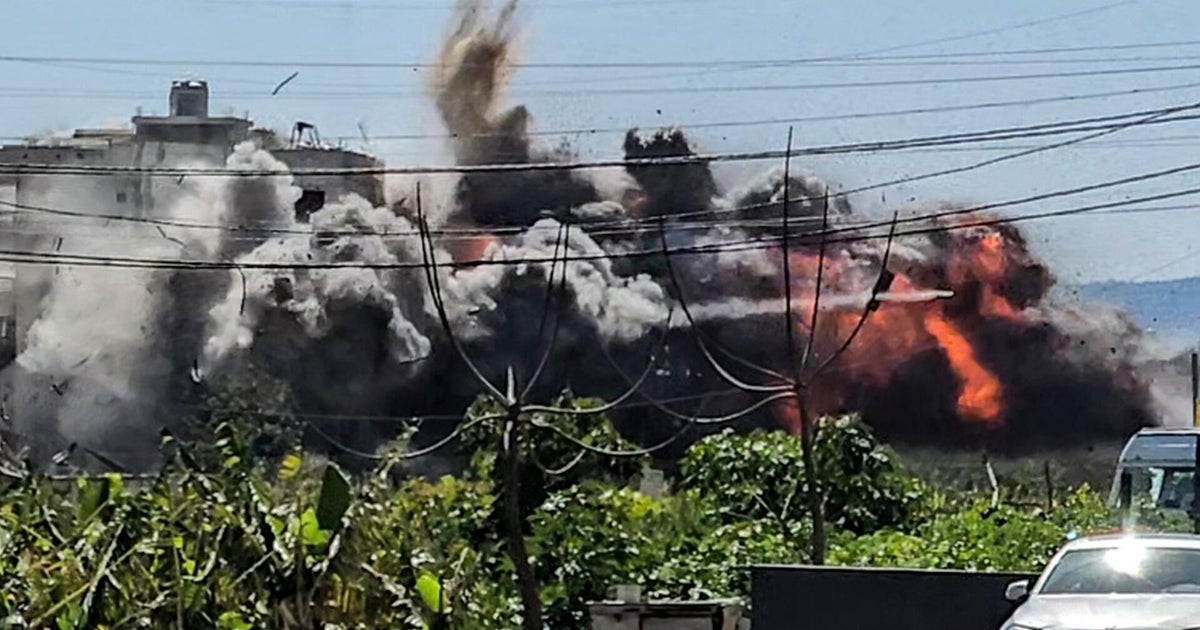 Iran launches new strikes on Gulf Arab neighbors as war rages on