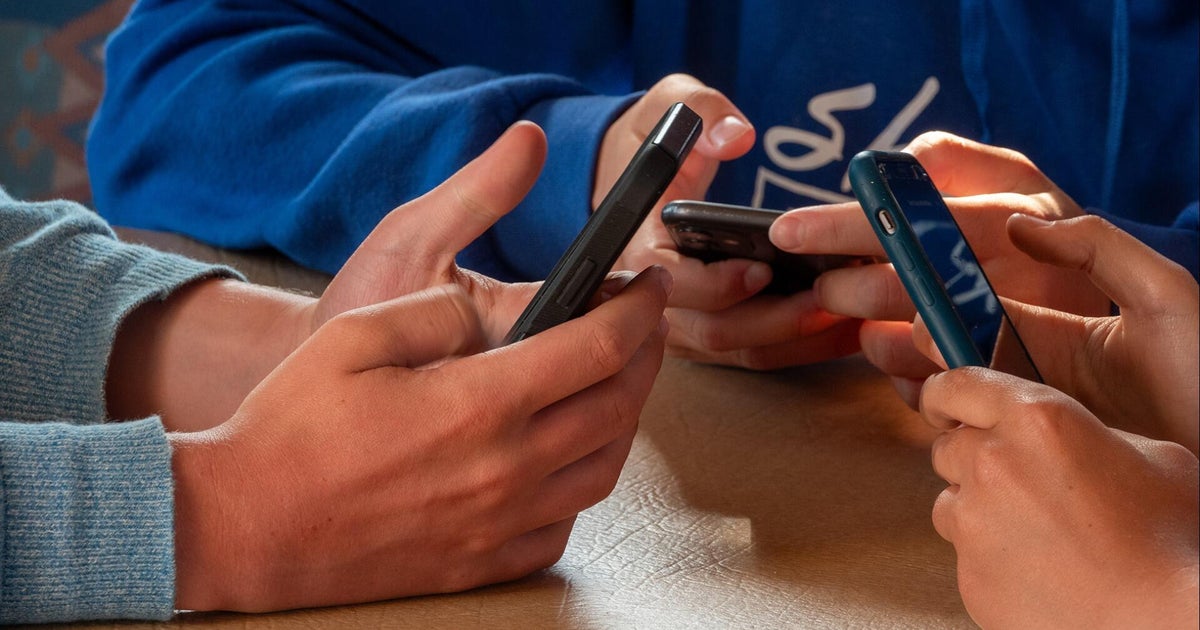 Jury deliberates in landmark social media trial