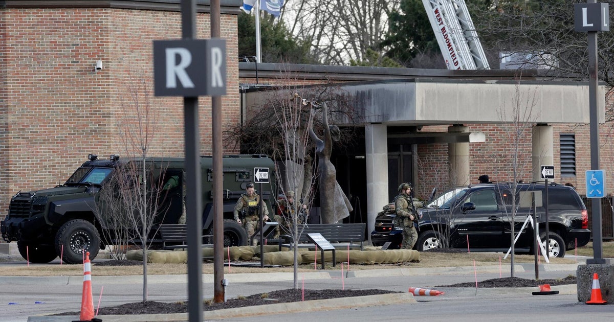 New photo shows Michigan synagogue attacker posing with rifle