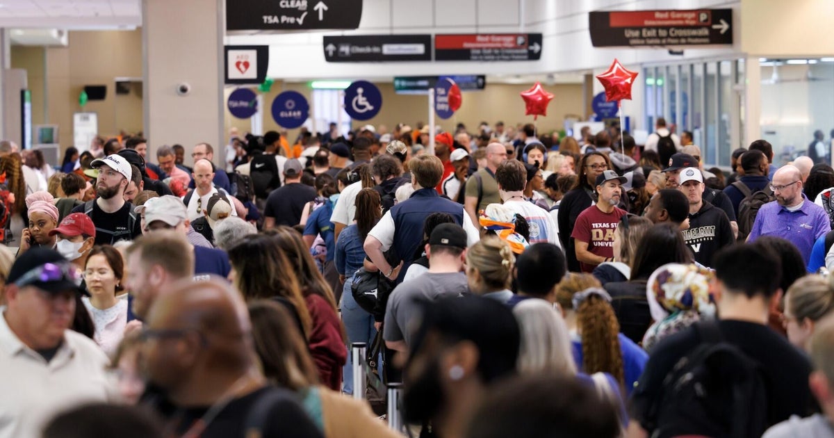 Travel delays plague U.S. airports as partial government shutdown lingers