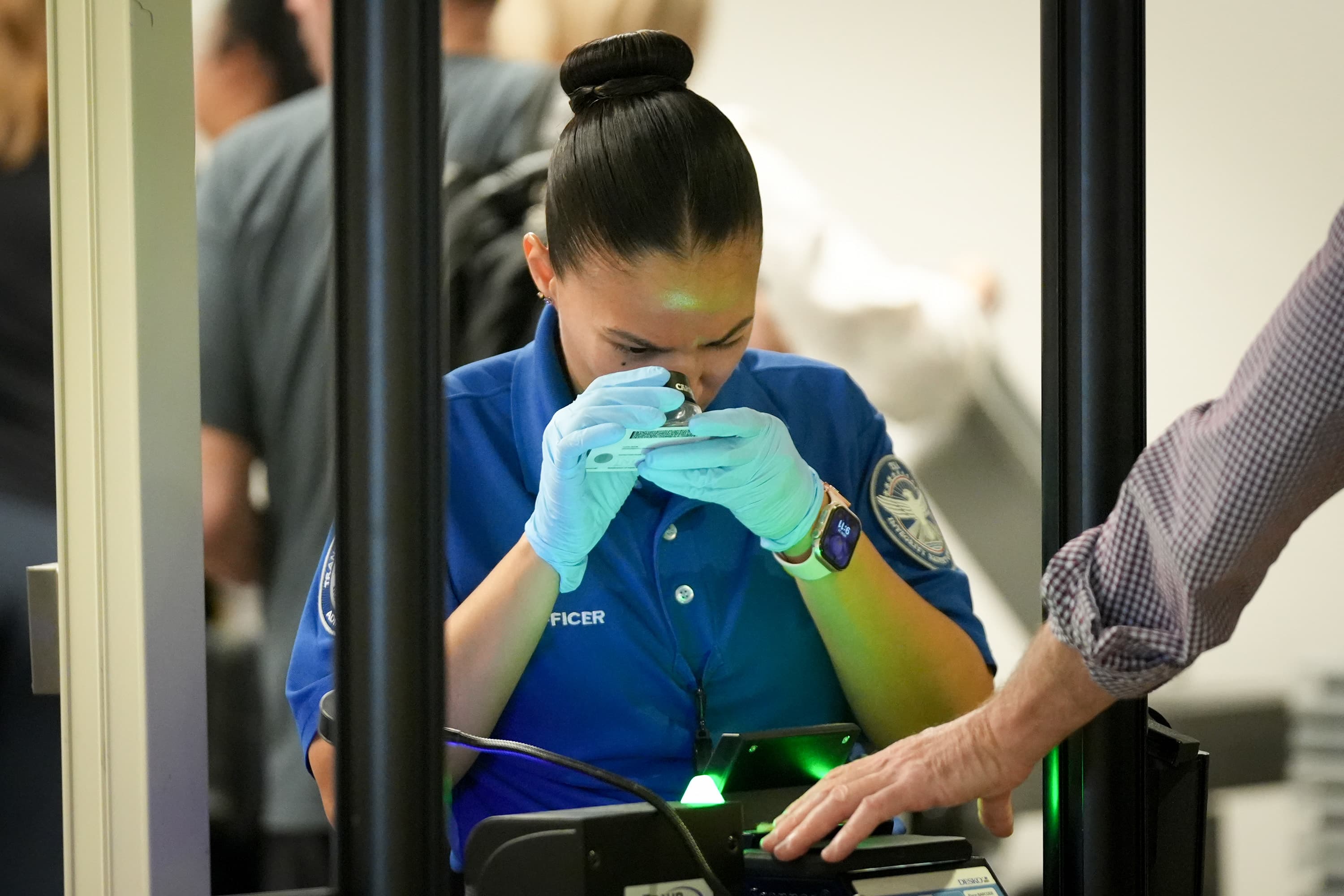 Trump is paying TSA agents — but where is the money coming from? - CNBC
