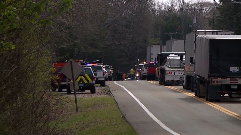 2 students dead and at least 7 other people injured in Tennessee school bus crash - CNN