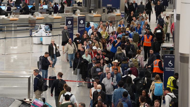 Travelers face Friday rush and unpredictable airport wait times as TSA officers go unpaid - CNN