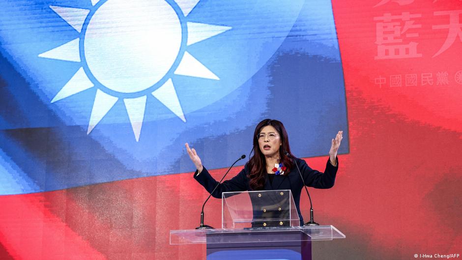 Taiwan opposition leader accepts Xi's invite to visit China - dw.com