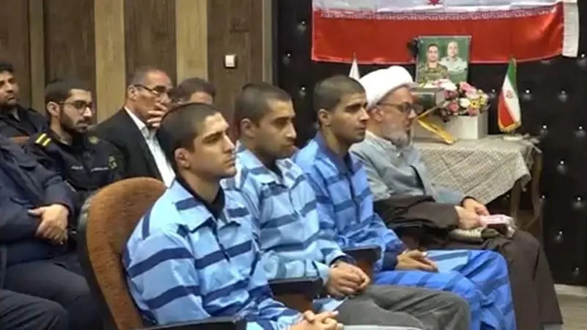 Iran hangs teenage champion wrestler as part of group execution - Euronews.com