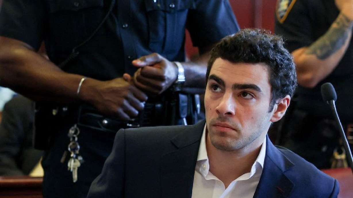 Luigi Mangione arrives in court in bid to delay federal trial over CEO killing - KSL.com