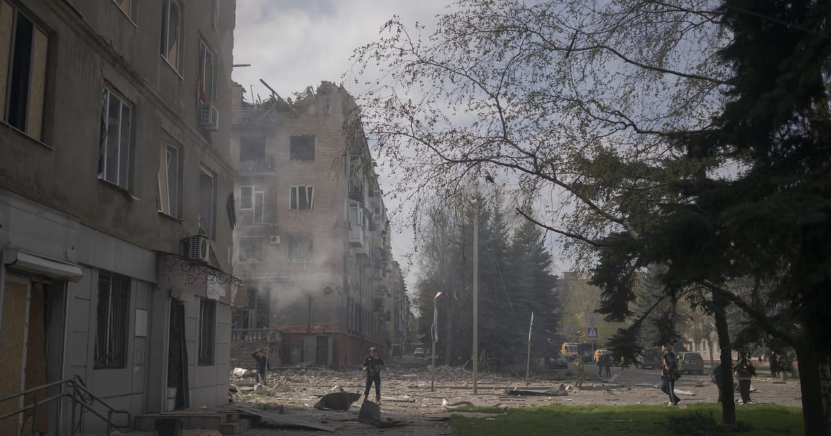 Ukraine-Russia blame game over Easter ceasefire violations - politico.eu
