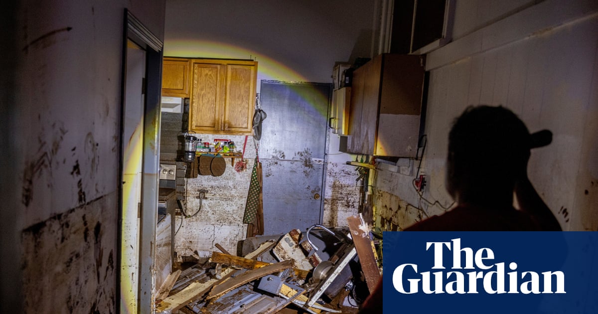 Hawaii assesses damage left by worst flooding in more than 20 years - The Guardian