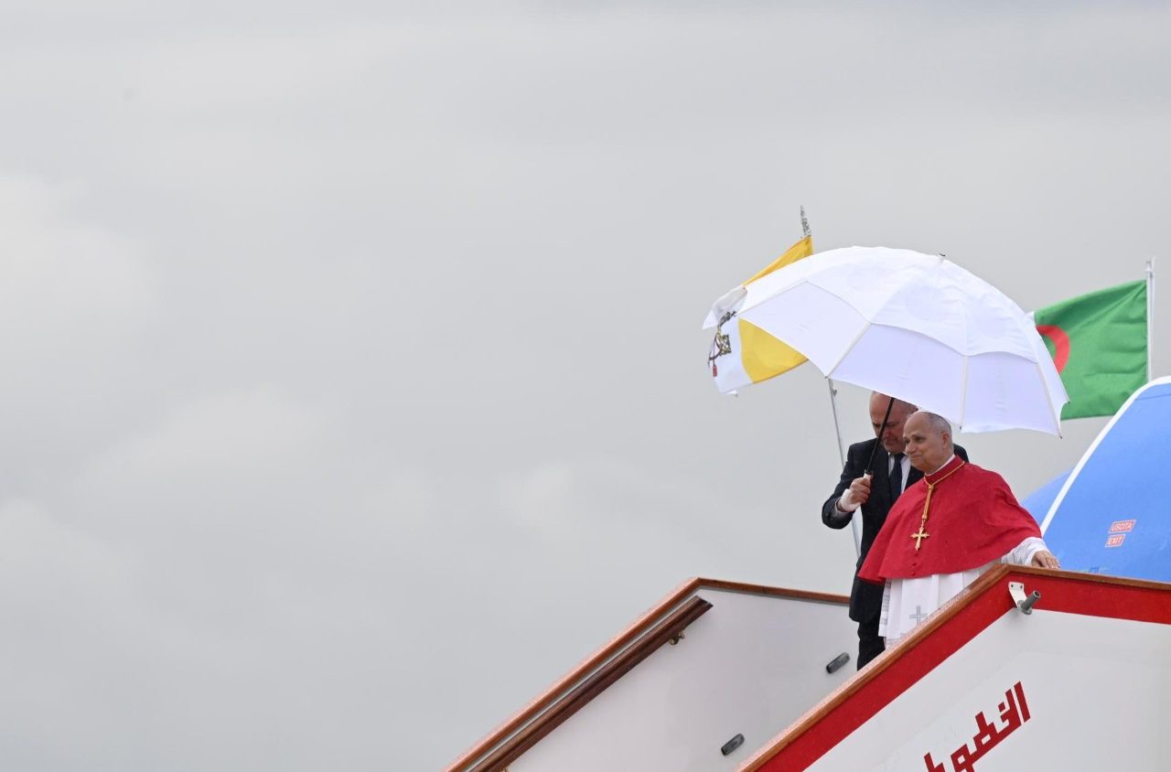 Pope on board plane to Algeria: ‘I am not a politician, I speak of the Gospel' - Vatican News