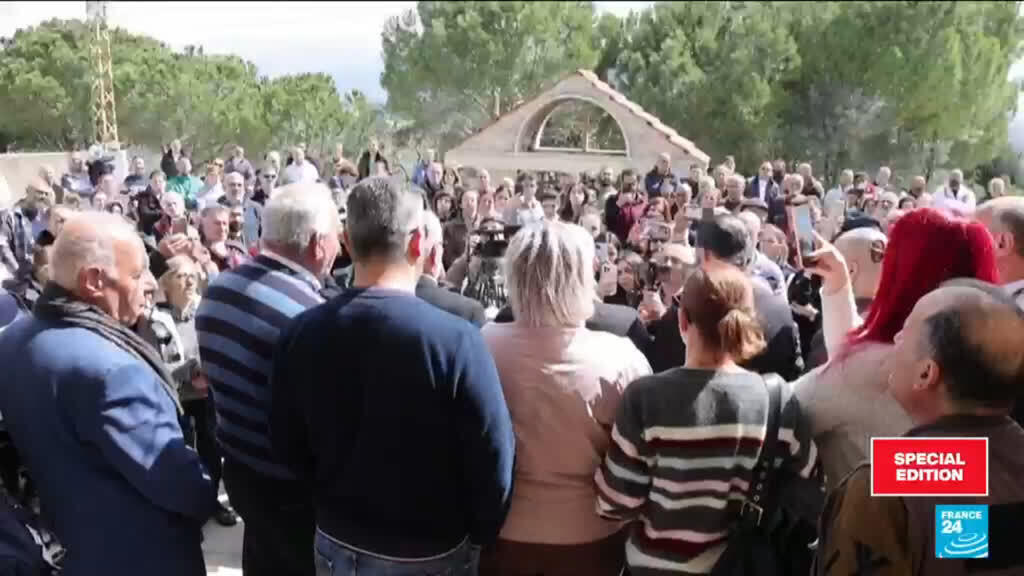 Israeli tanks push into southern Lebanon: Christian villagers defy Israeli evacuation orders