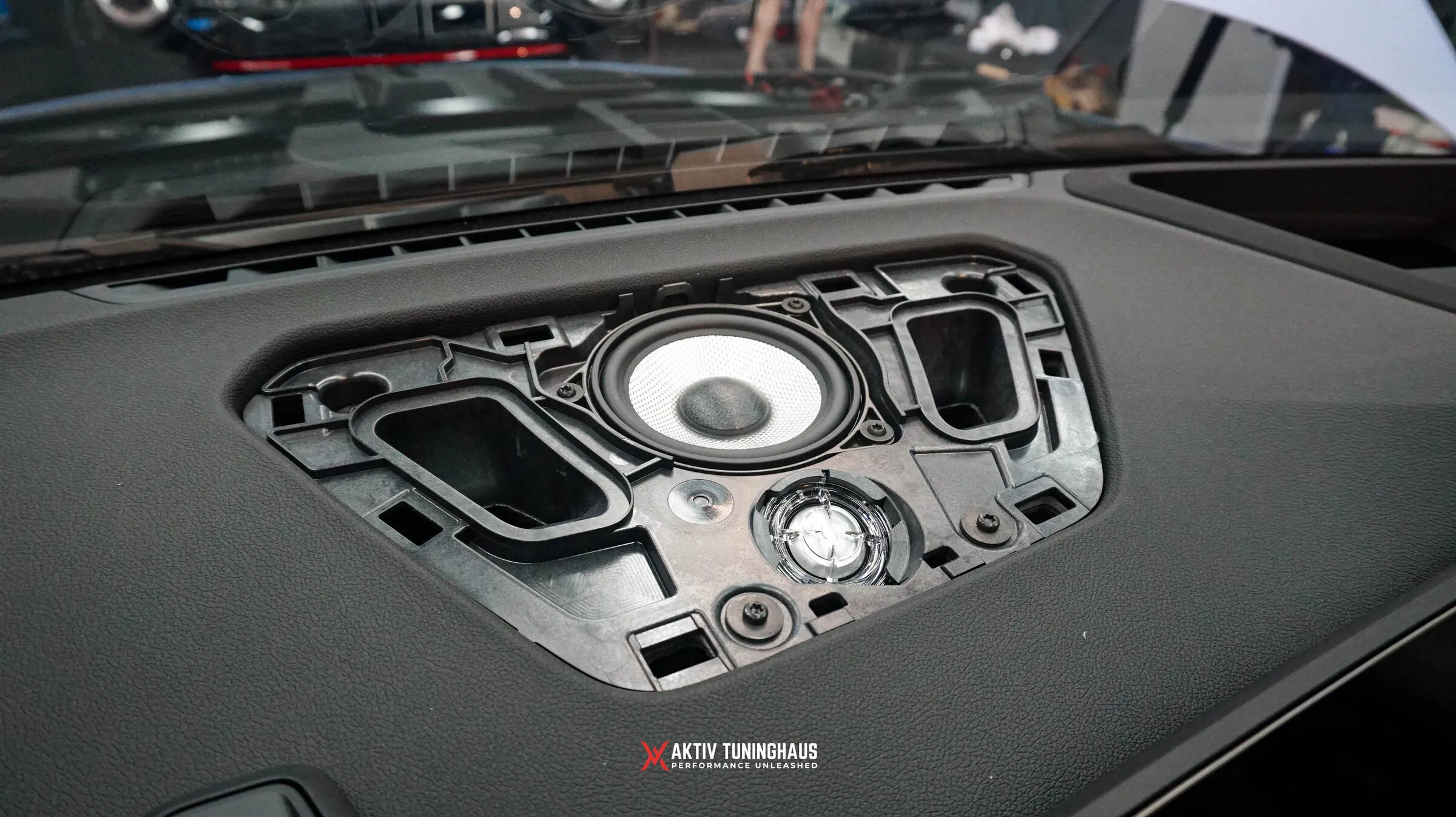 Bowers & Wilkins — G87 M2 5