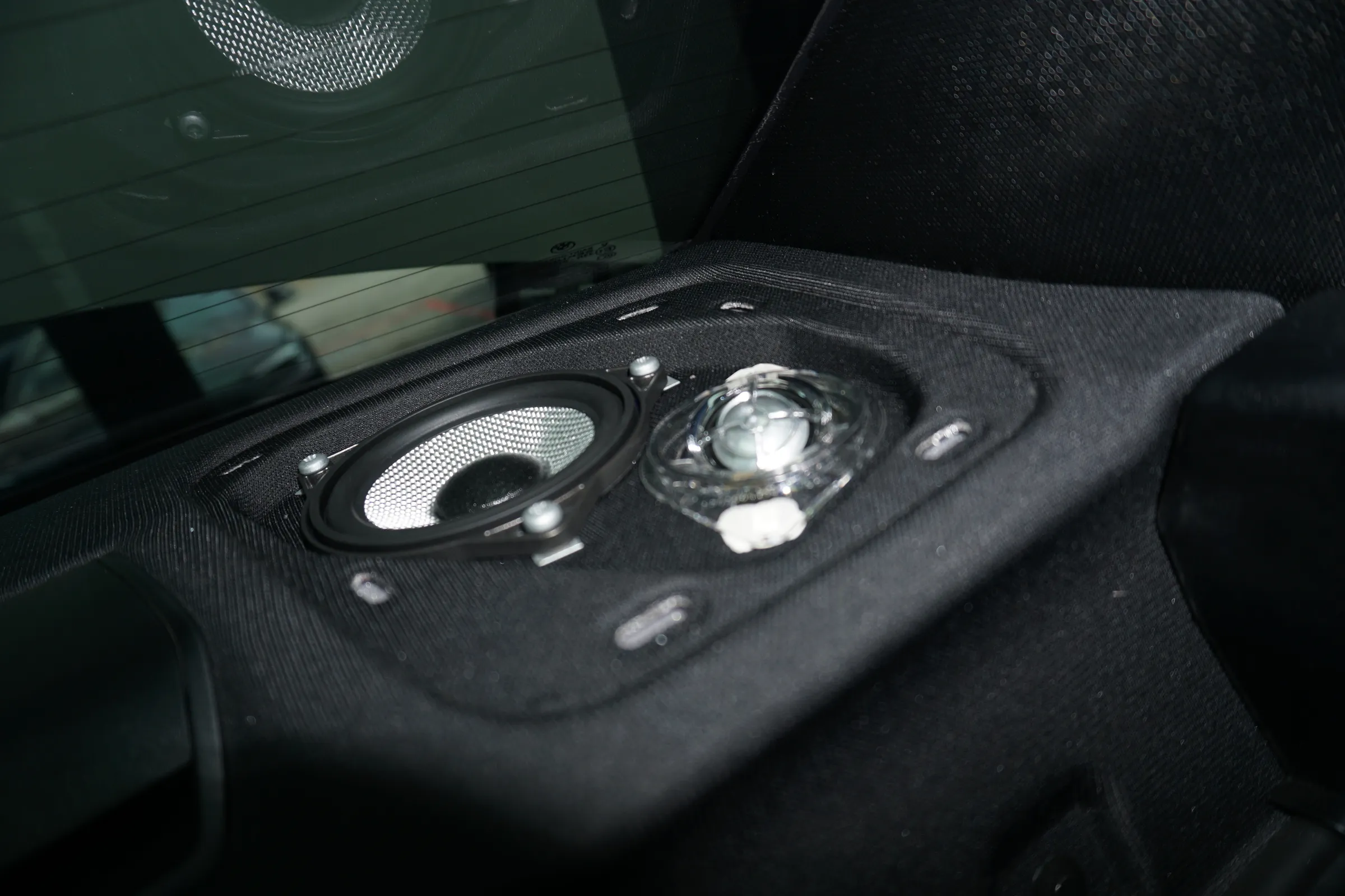 Bowers & Wilkins — F22/F87 Stereo 4