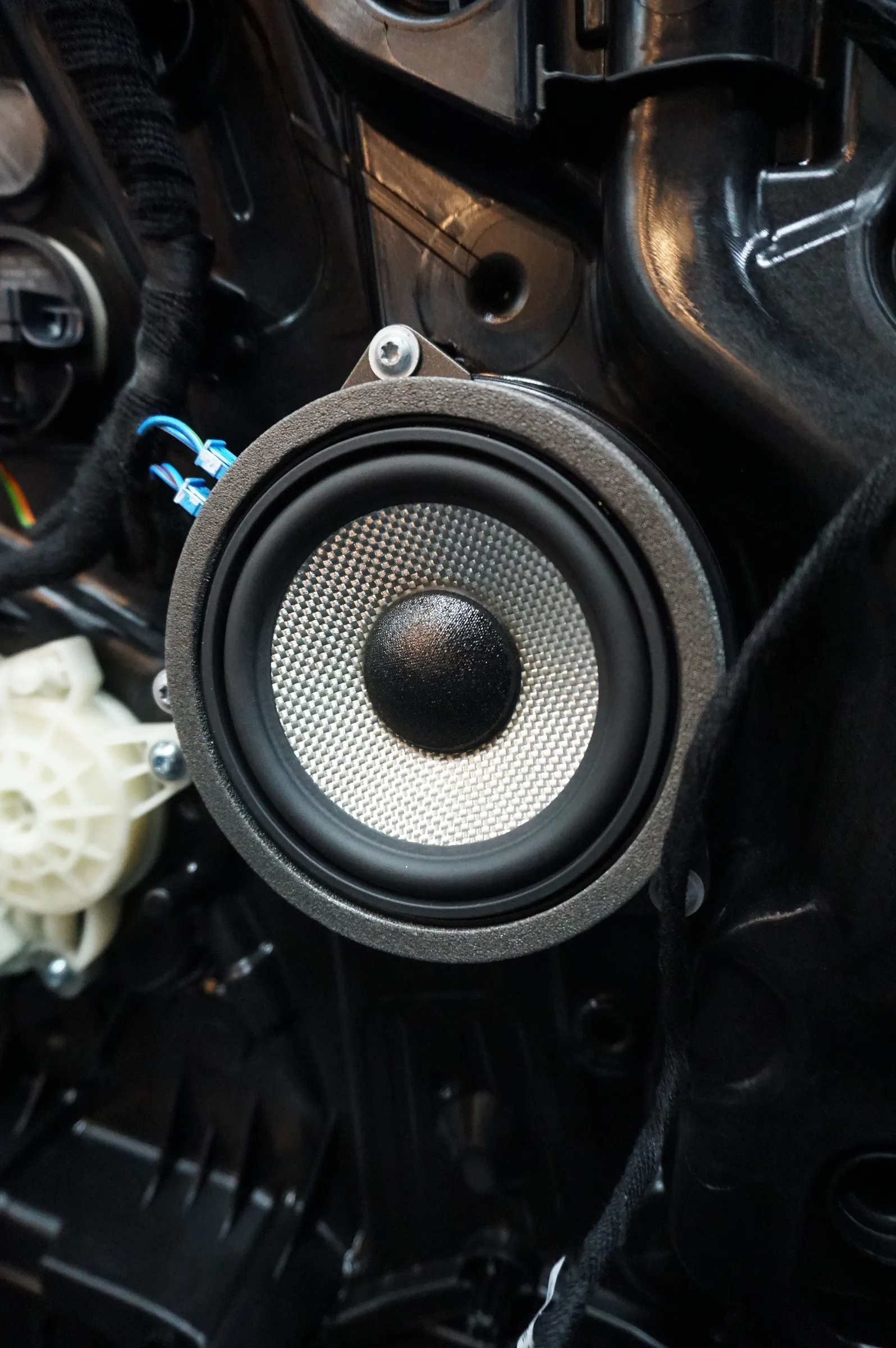 B&W Speakers with Interior Ambient Lighting (G20 H/K - M340i) 3