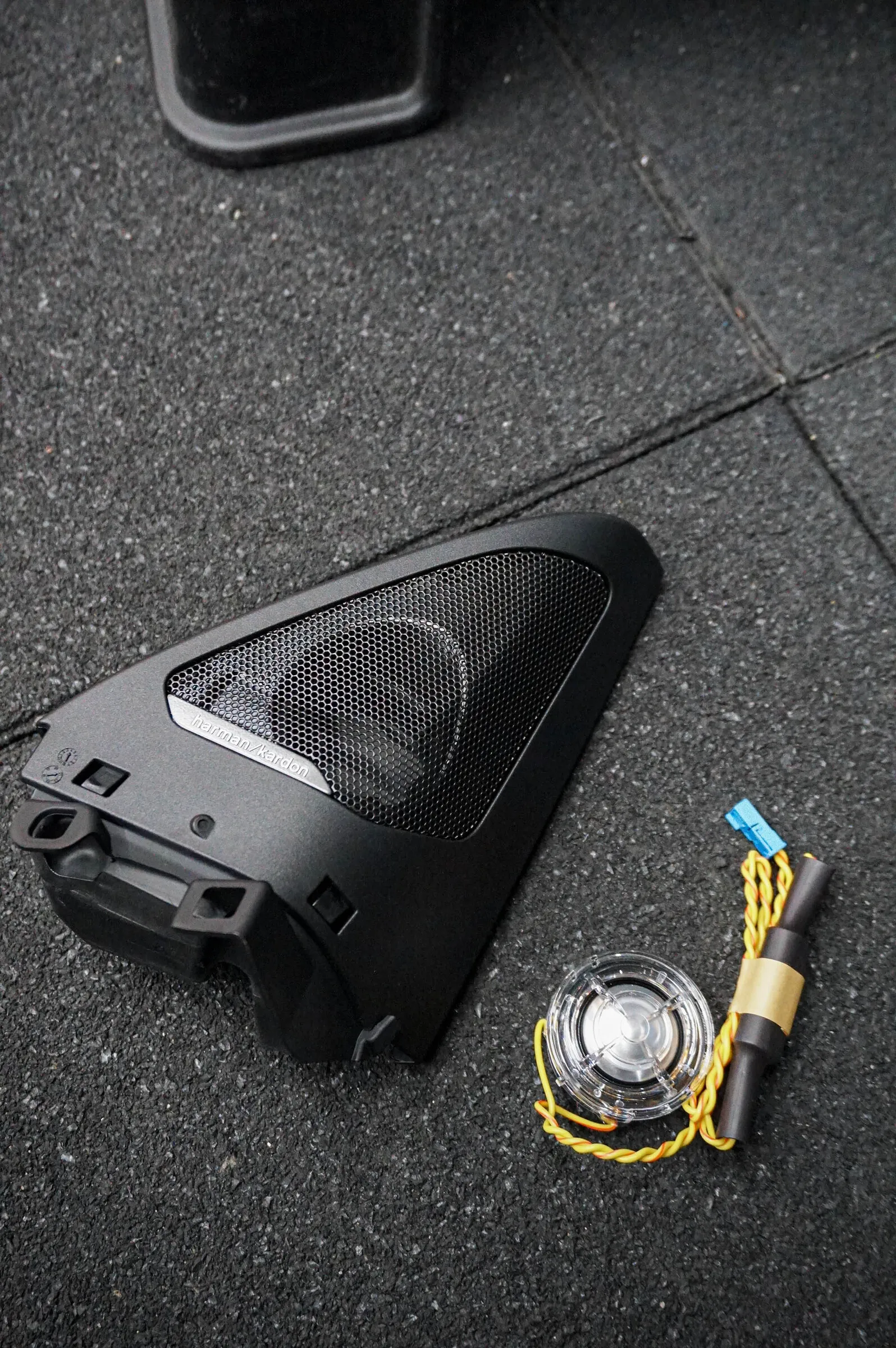 Bowers & Wilkins — F44 Gran Coupe 5