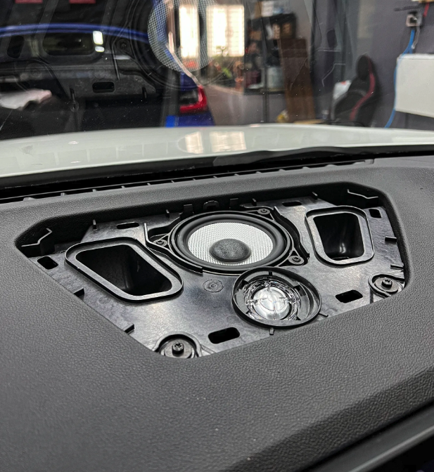 Centre Dashboard Speakers - G20 320i / Stereo