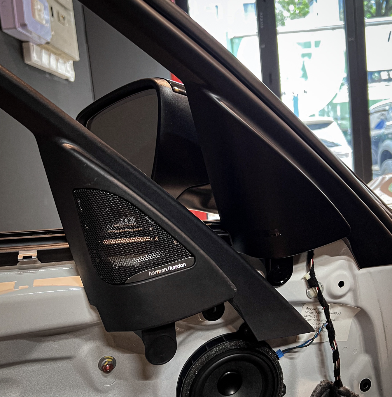 Bowers & Wilkins — F30 3 Series (Stereo) 5