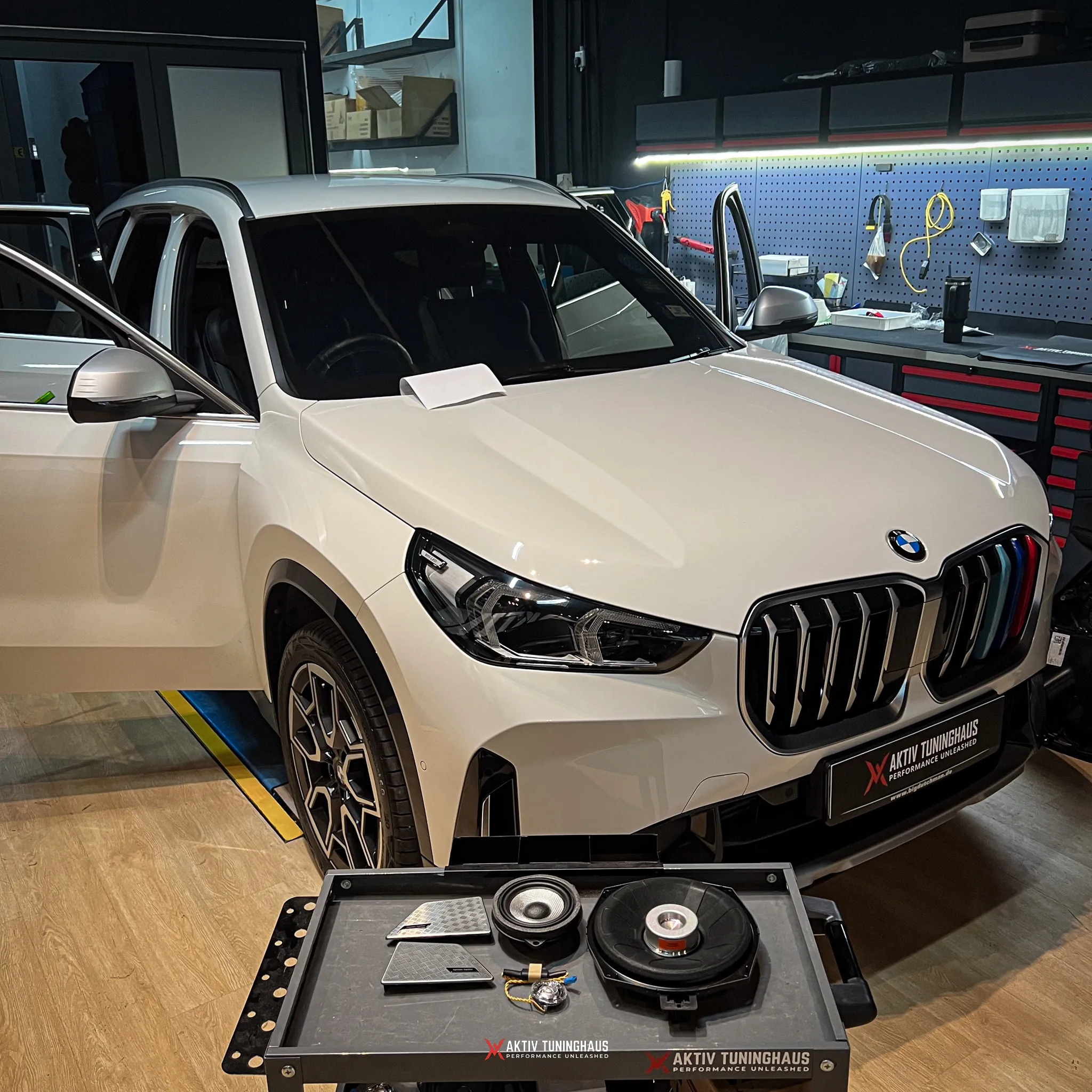 Bowers & Wilkins — U11/U10 X1/X2 Stereo