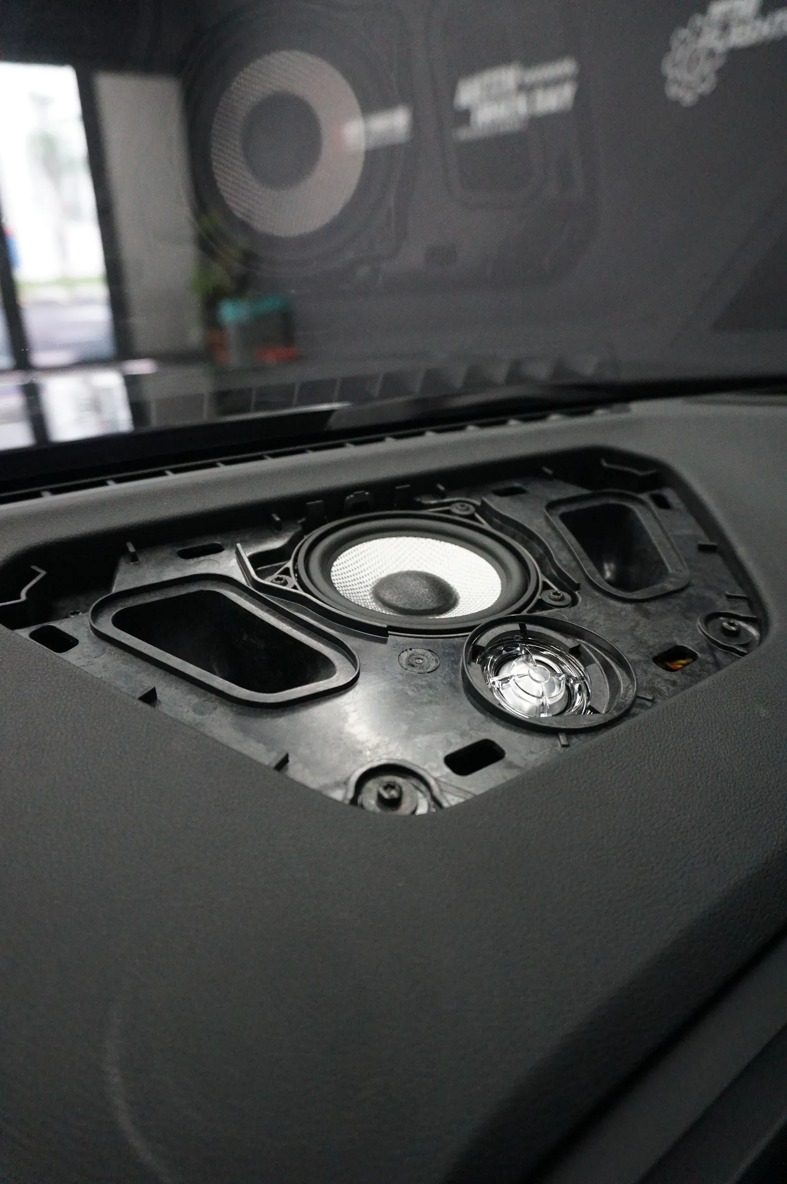 B&W Speakers with Interior Ambient Lighting (G20 H/K - M340i) 7
