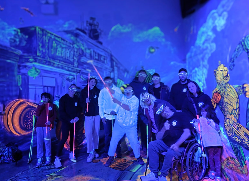 Glowing Rooms - Glow in the dark mini golf