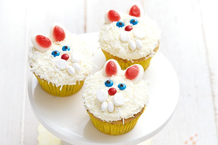 Hub: Easter baking and games