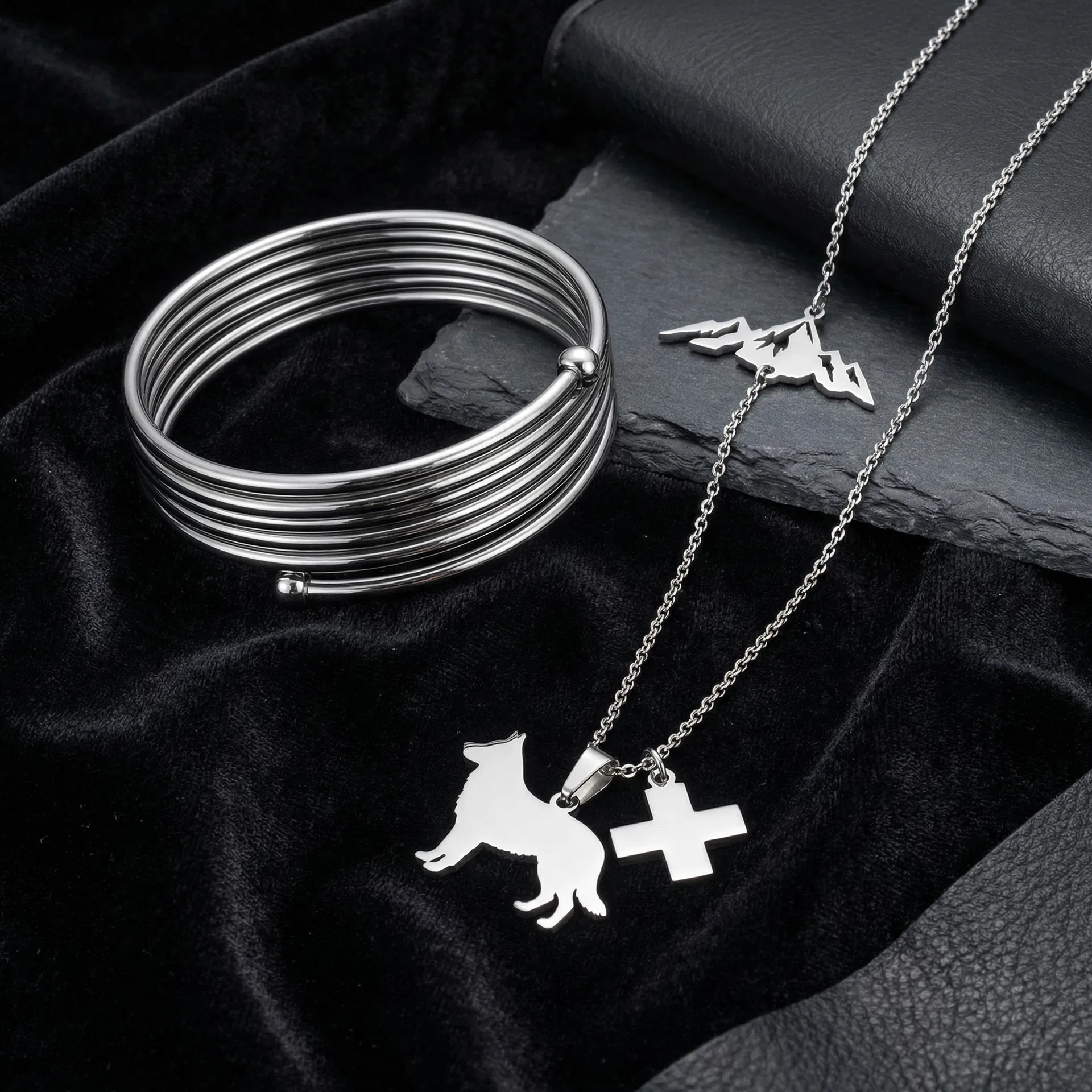 Charms de acero inoxidable con motivos alpinos, silueta de perro y cruz suiza