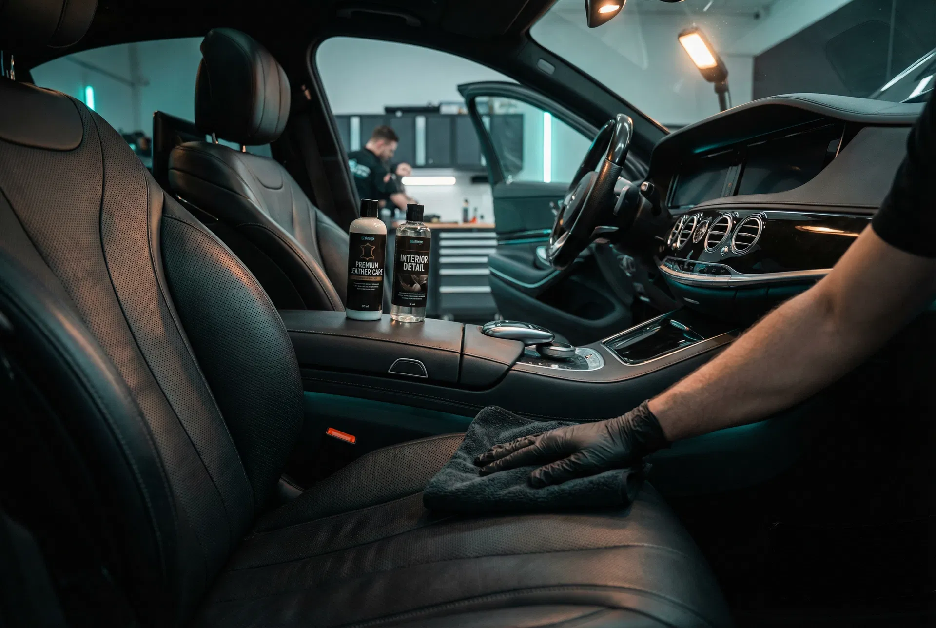 INTERIOR DETAIL — LEATHER CONDITIONING