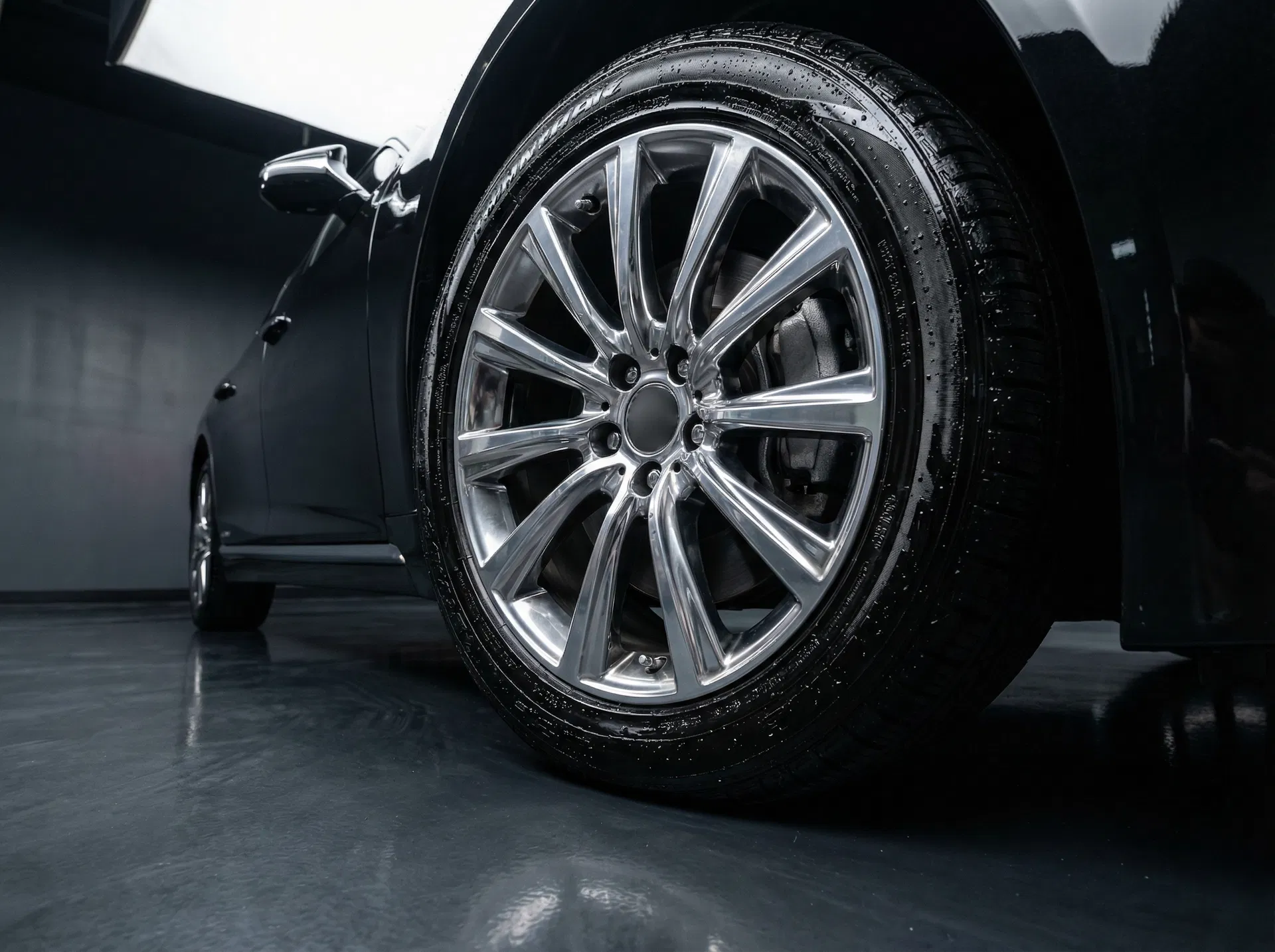 TIRE SHINE & WHEEL DETAIL