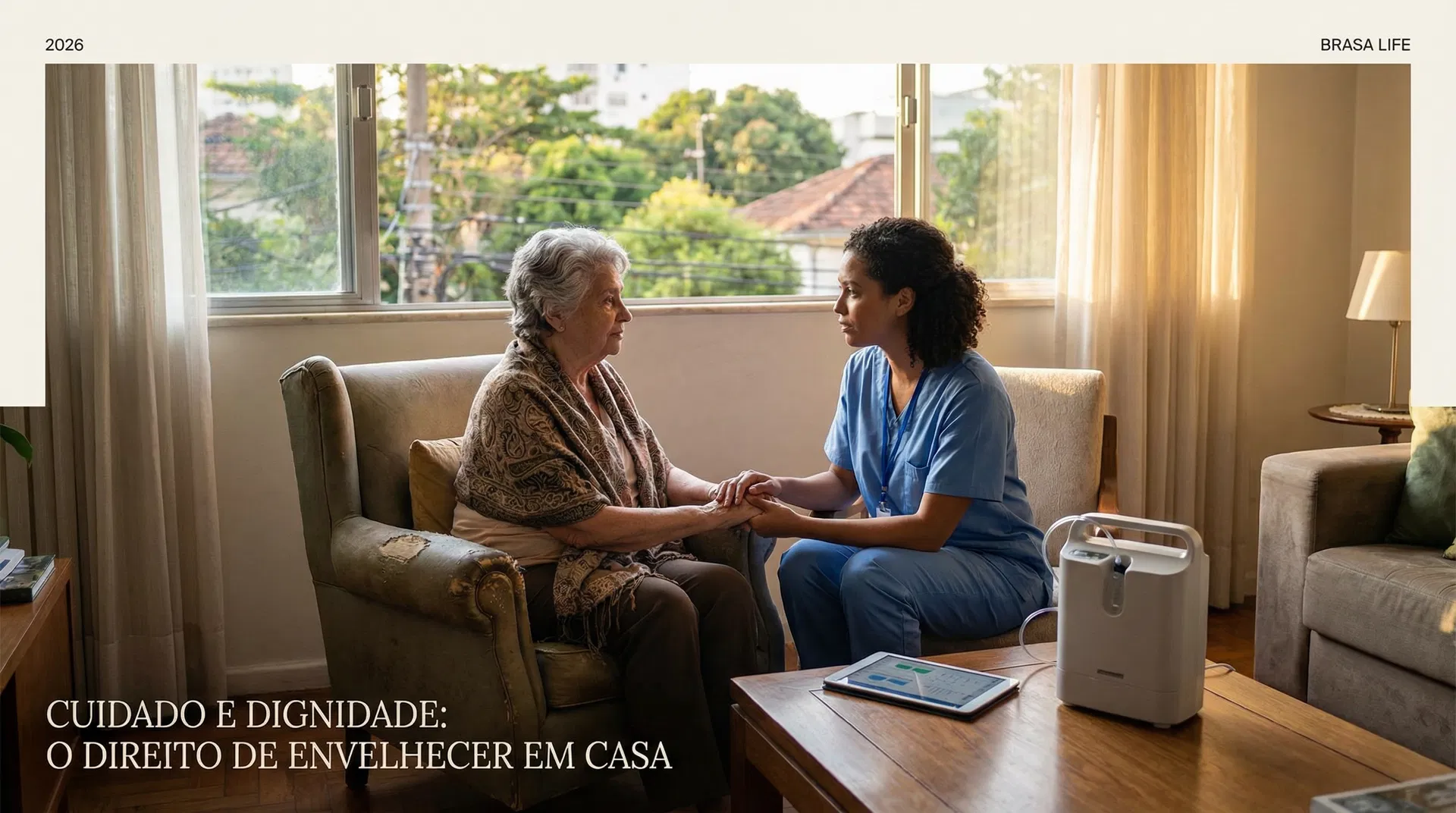 Idosa brasileira recebendo cuidados de enfermeira em casa, home care pelo plano de saúde