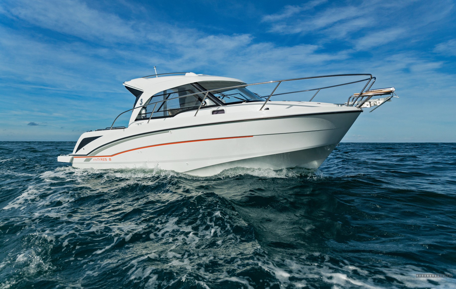 ANTARES 8-KONFOR, PERFORMANS ve BENETEAU KALİTESİ