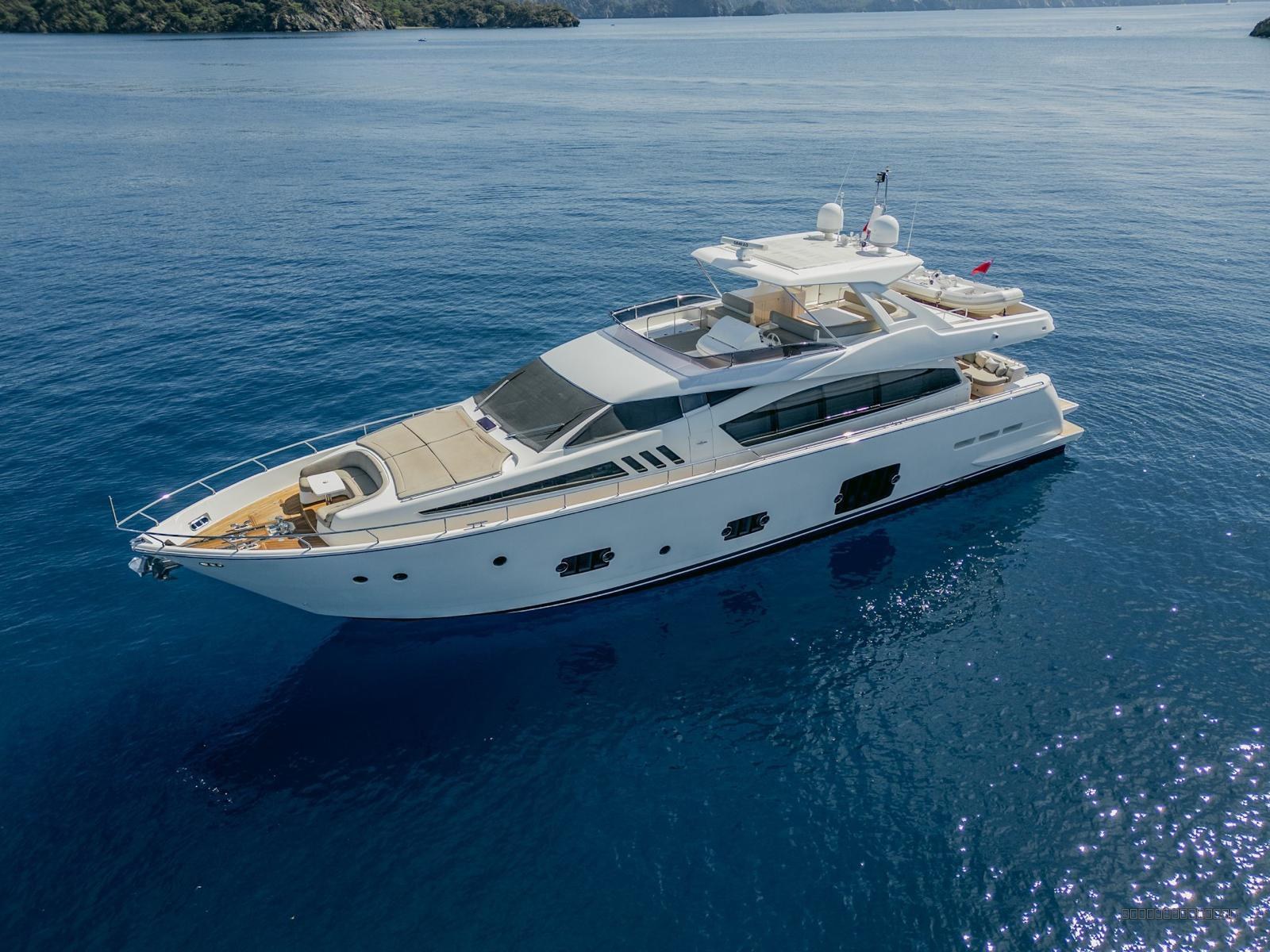2013 Ferretti 800 | 24.71 Metre 