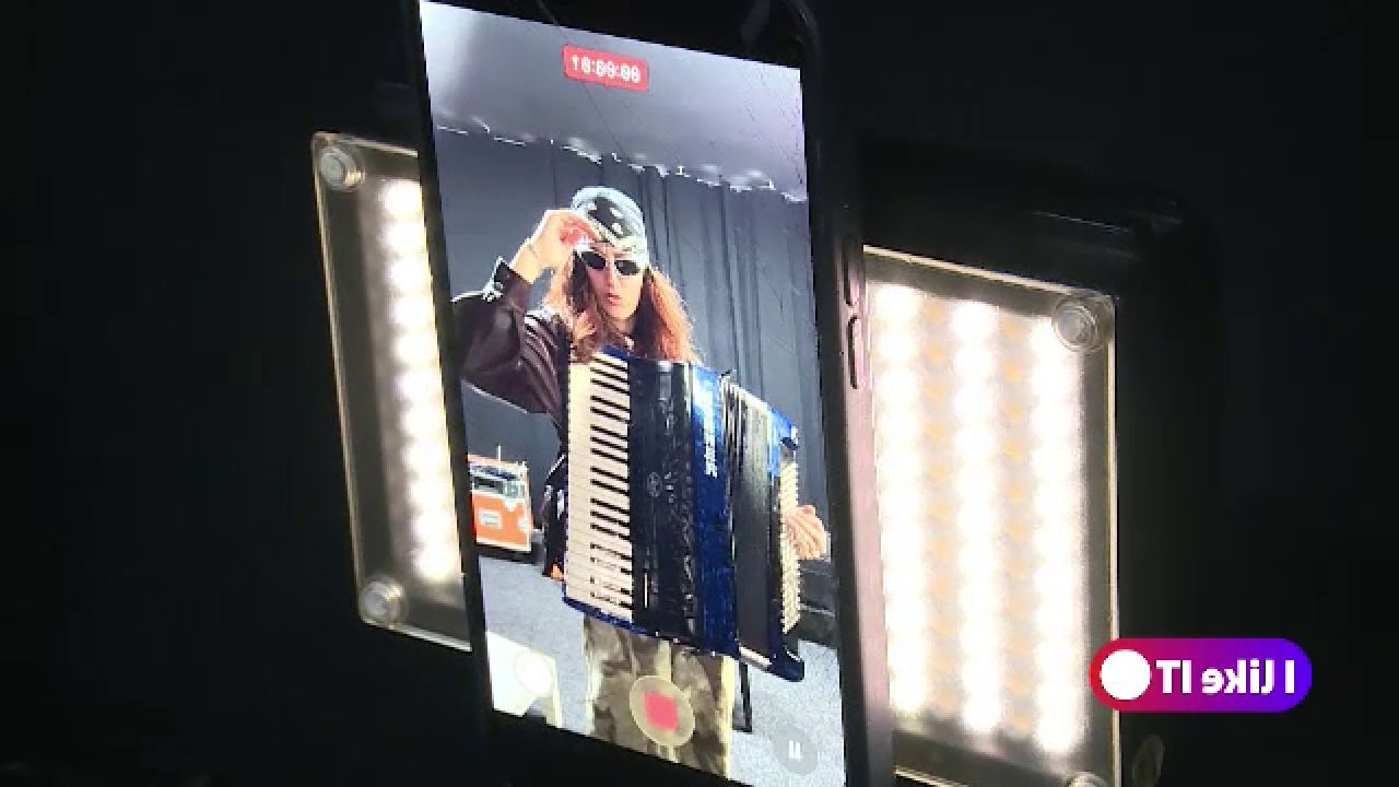 Viața de influencer: ce se ascunde dincolo de filtre și algoritmi? „Am intrat și în burnout”