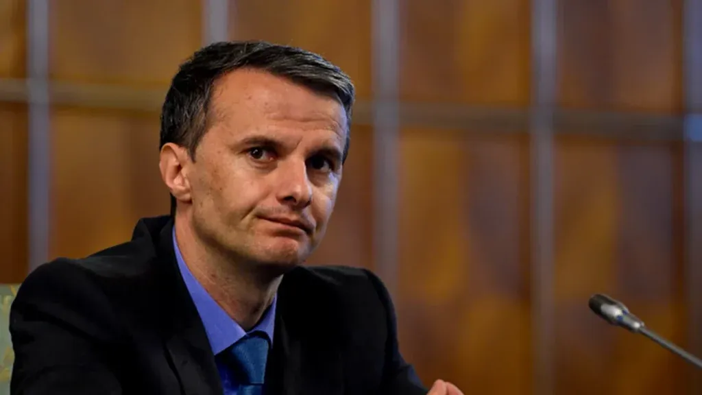 Perlele Coroanei la solduri: Vânzarea companiilor strategice, un pericol național!