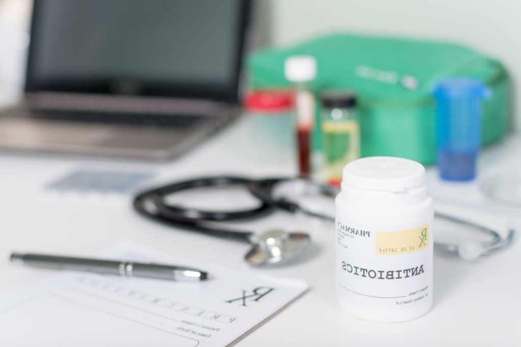 Antibioticele: Atenție! Unele pot crește inflamația în corp.