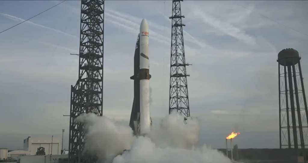 Blue Origin, pas istoric: Primul motor New Glenn refolosit a aterizat, aprinzând rivalitatea cu SpaceX