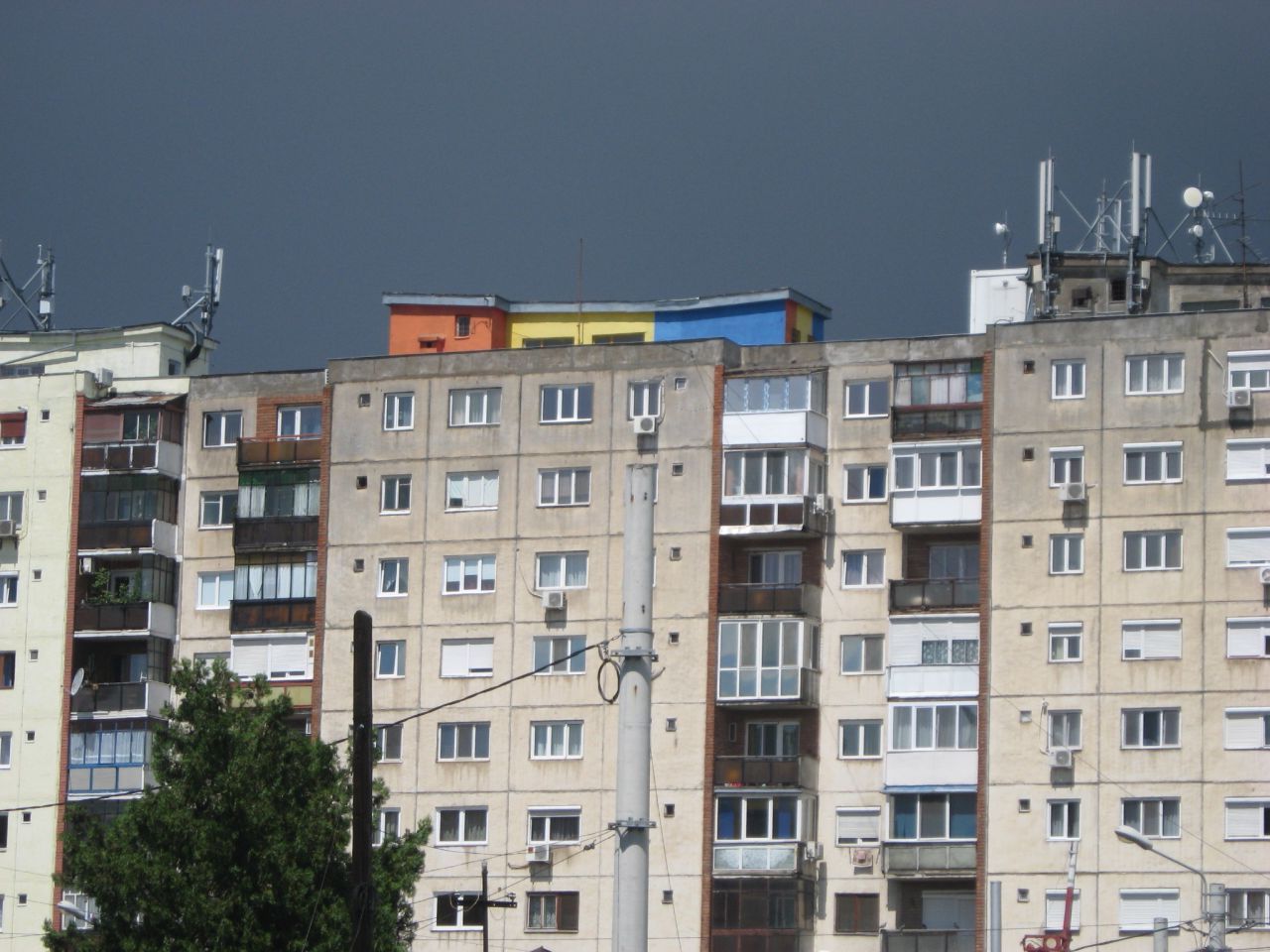 Capitala, paralizată: Peste 2.300 de blocuri, fără apă caldă după incendiul de la CET Vest