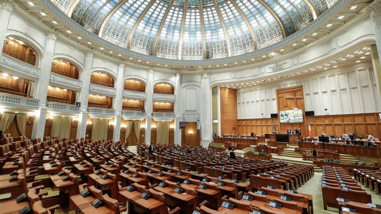 Instabilitate politică în România post-2000: Aproape jumătate din guverne, la mâna Parlamentului