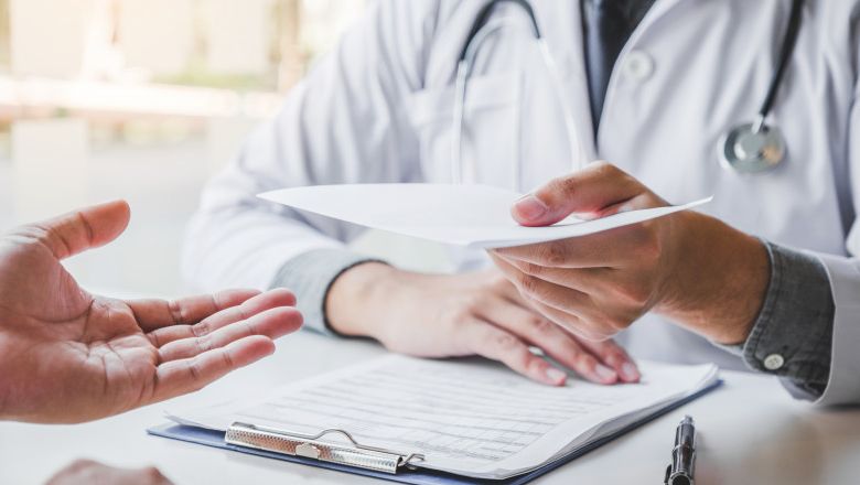 Concediu medical plătit din prima zi pentru mai mulți pacienți: Se corectează o inechitate!