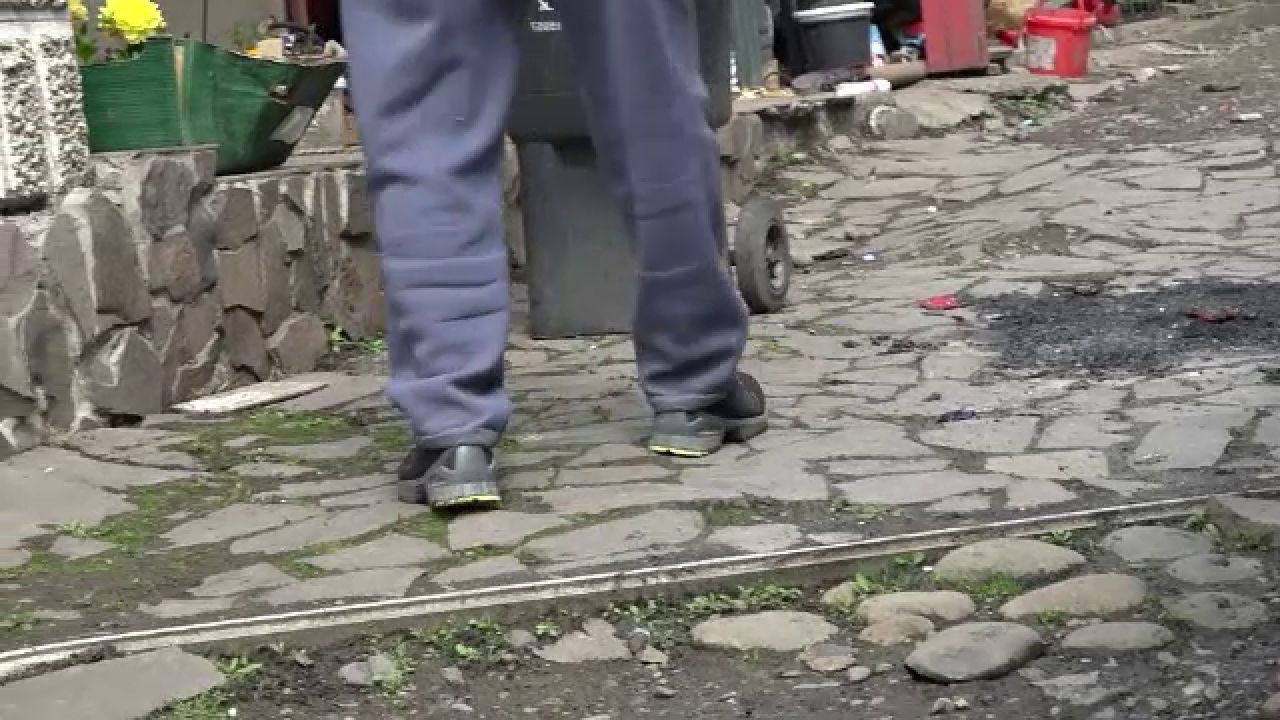 Amenințări incendiare în Mureș: Bărbat beat a vrut să-și ardă casa, a dat foc în curte