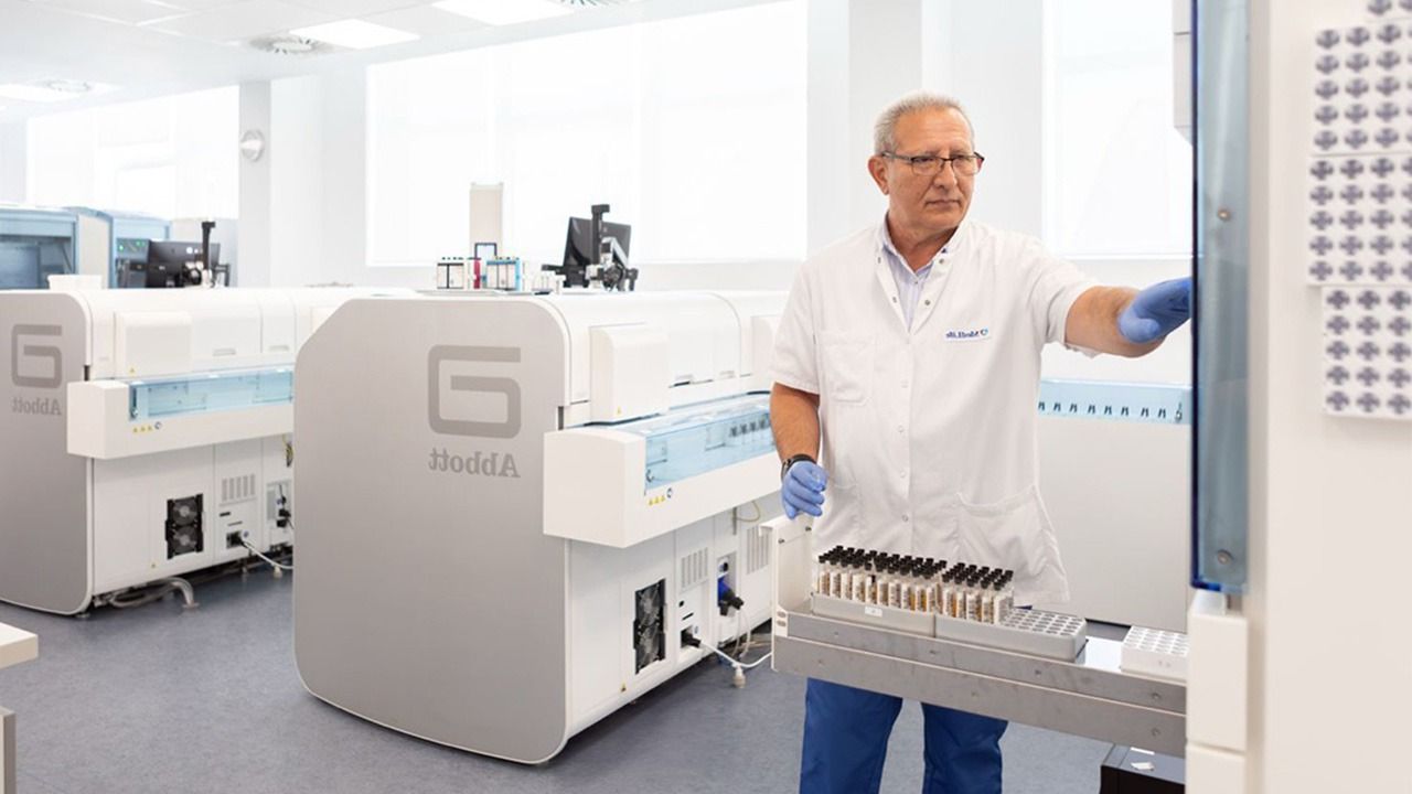 Laboratorul viitorului: cum funcționează analizele medicale automatizate?