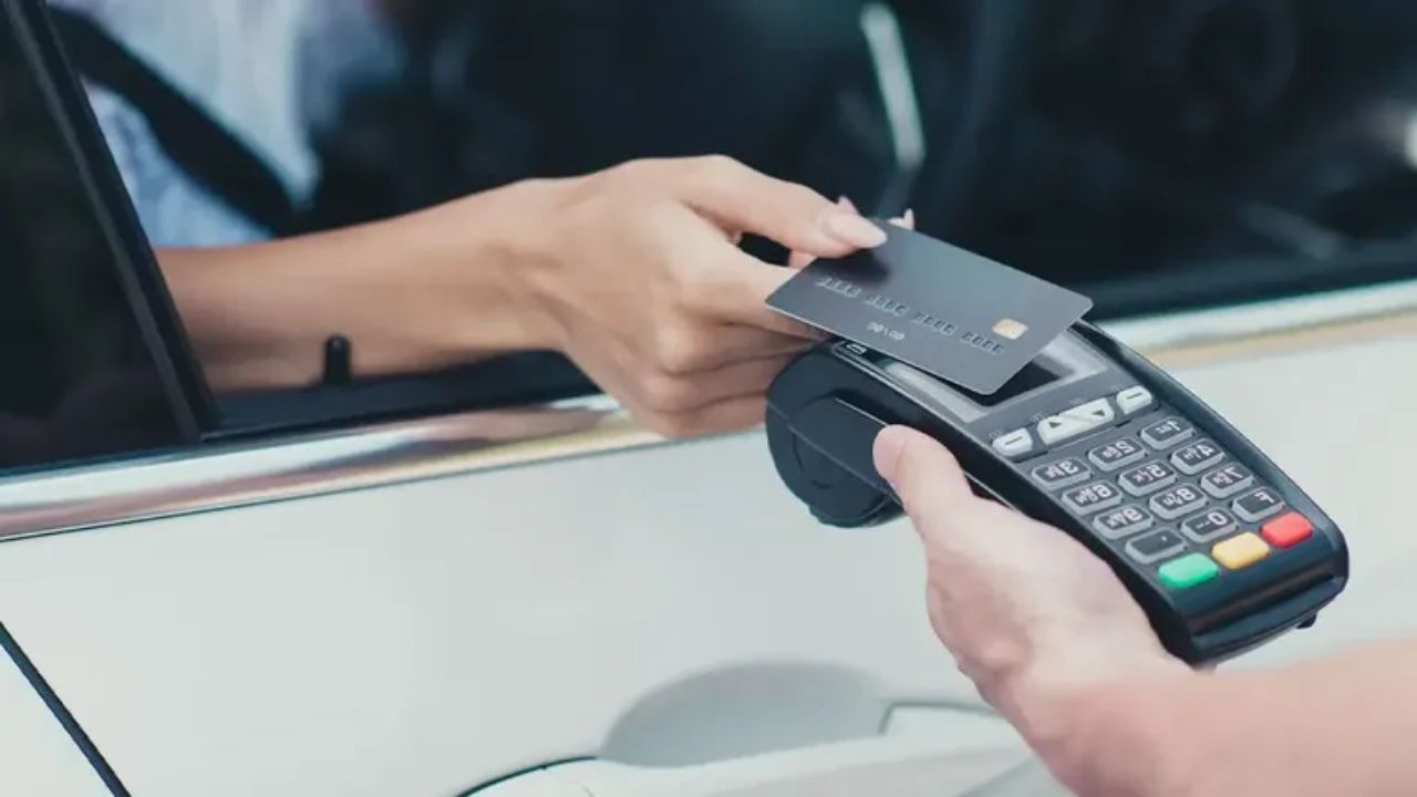 Taxa de procesare la plata cu cardul: Când e ilegală și cum o poți contesta!