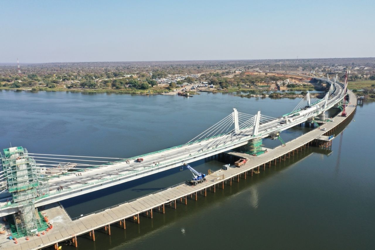 Podul unic în lume de unde vezi patru țări: O atracție turistică irezistibilă!